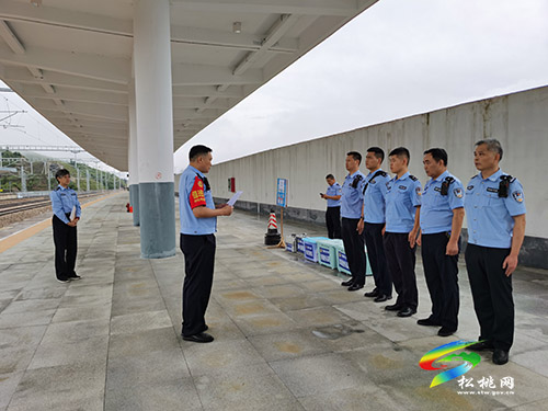 在蛛絲馬跡中尋找案件真相—松桃所開展案件現(xiàn)場保護大練兵