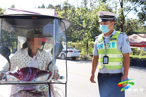​松桃交警大隊(duì)持續(xù)開(kāi)展中秋節(jié)期間交通違法行為集中整治