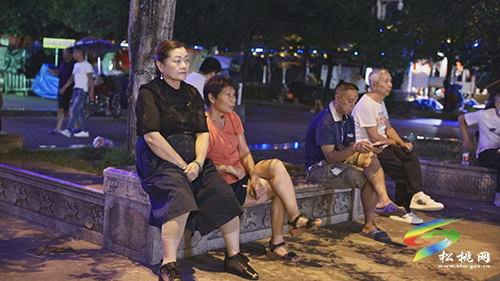 松桃：圓月映中秋 市民話團(tuán)圓