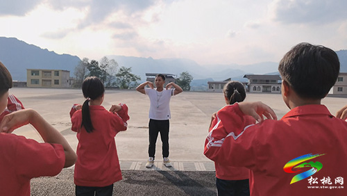 ​普覺(jué)鎮(zhèn)中學(xué)：15名行政人員一支教育筑夢(mèng)隊(duì)