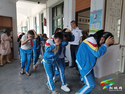 政安消防銅仁宣傳分中心走進(jìn)寨英鎮(zhèn)中小學(xué)開展消防安全知識培訓(xùn)