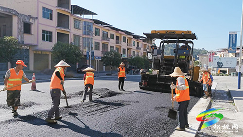 ​松桃2021年第一批公路路面修復(fù)養(yǎng)護(hù)工程正在施工