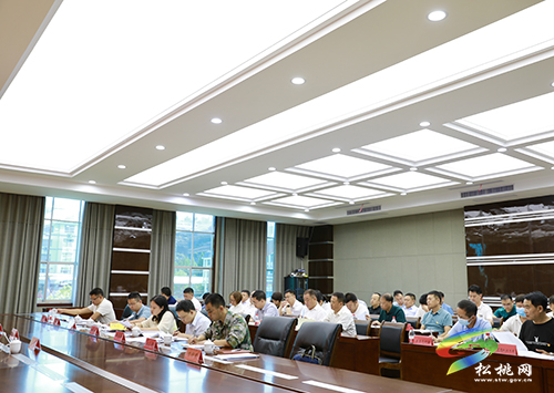中共松桃苗族自治縣委理論學(xué)習(xí)中心組學(xué)習(xí)貫徹習(xí)近平總書記“七一”重要講話精神專題學(xué)習(xí)研討會(huì)召開