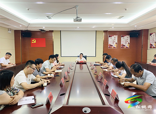 田筑玉到銅仁市跨區(qū)域易地扶貧搬遷松桃工作組調(diào)研指導(dǎo)工作