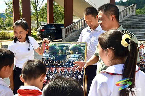 松桃：國防教育進校園　共筑愛國強軍夢