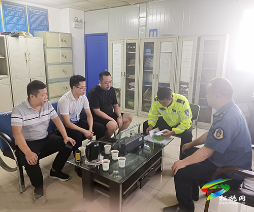 松桃交警大隊到客運(yùn)企業(yè)開展國慶節(jié)前交通安全大檢查