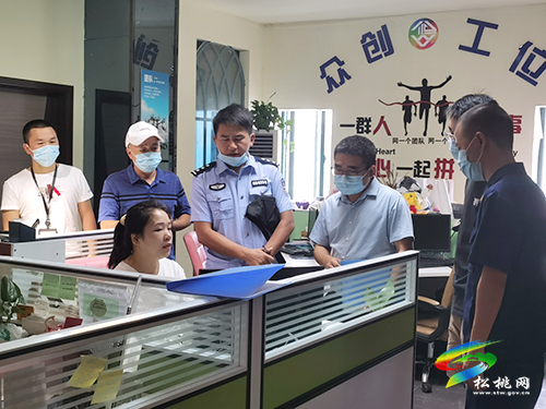 松桃開展節(jié)前文化出版物市場安全生產(chǎn)聯(lián)合檢查行動