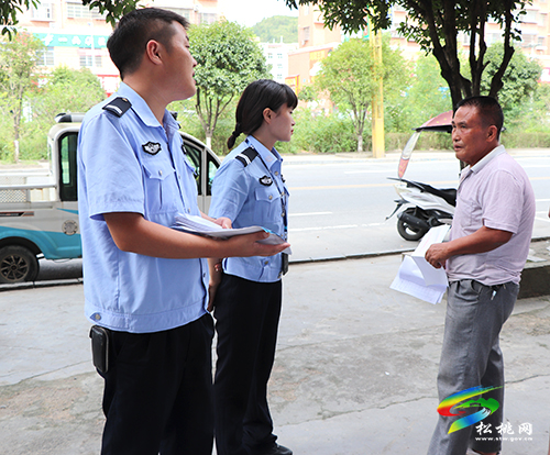 【我為群眾辦實(shí)事】松桃交警大隊(duì)車管所創(chuàng)新便民舉措 車駕管服務(wù)進(jìn)社區(qū)