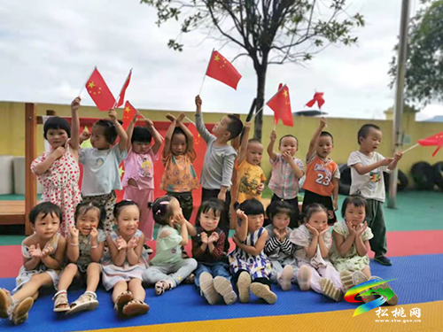 聚才幼兒園開展“我愛祖國(guó)贈(zèng)書活動(dòng)”