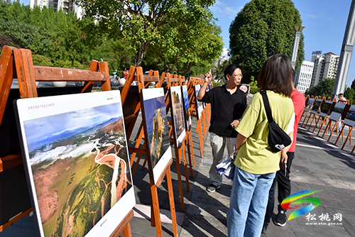 【奮斗百年路　起航新征程】松桃：慶祝建黨百年紅色攝影作品展開展