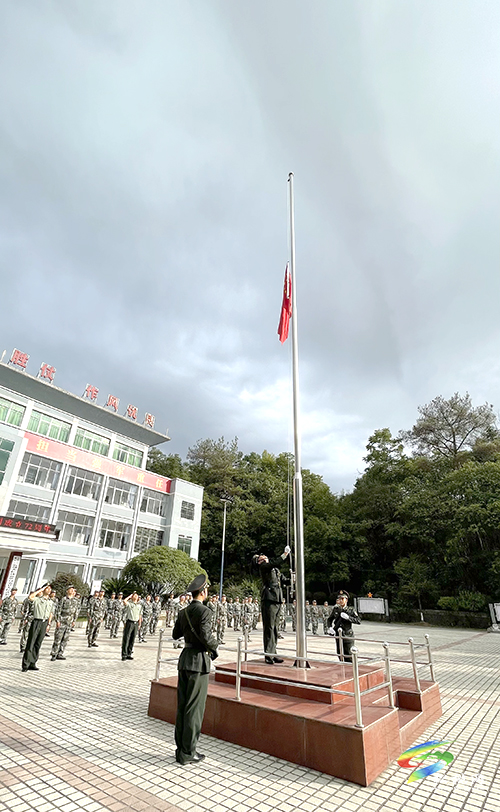 迎國慶升國旗 致敬偉大的祖國