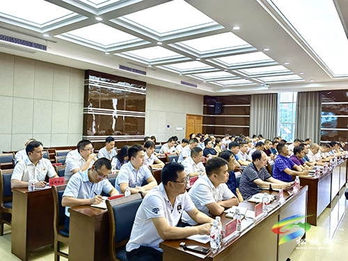 松桃苗族自治縣民營企業(yè)家座談會召開