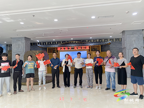松桃檔案館開展愛國歌曲聯(lián)唱慶國慶活動