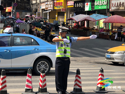松桃交警：國慶“我”在崗“警”守護平安