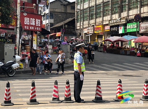 松桃交警：國慶“我”在崗“警”守護平安