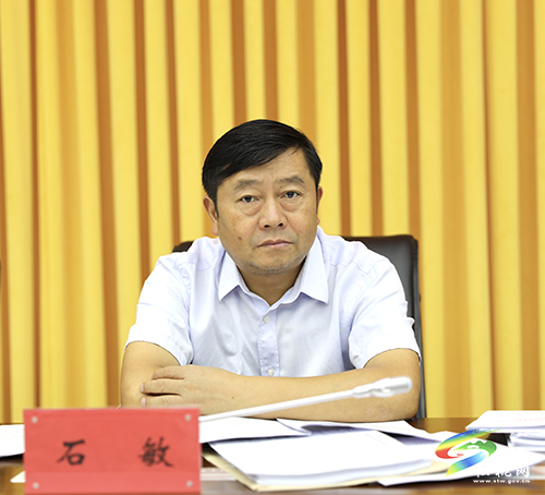 中共松桃苗族自治縣委2021年第30次常委會議召開