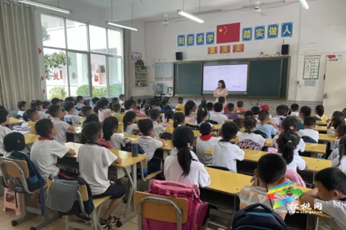 松桃第二幼兒園開(kāi)展“幼小銜接·大班參觀小學(xué)”活動(dòng)