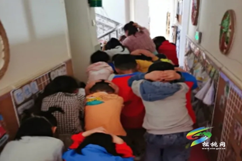 松桃第二幼兒園開展防震安全疏散演練活動(dòng)