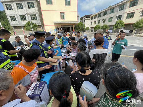 ​松桃開展行人違法進(jìn)入高速公路專項(xiàng)整治行動(dòng)