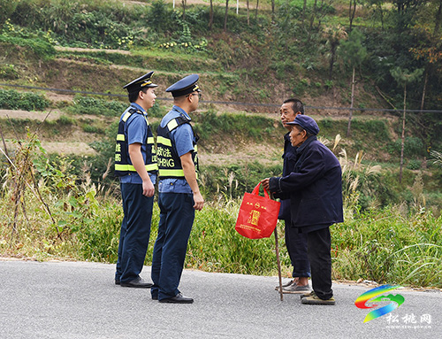 ​松桃開展行人違法進(jìn)入高速公路專項(xiàng)整治行動(dòng)