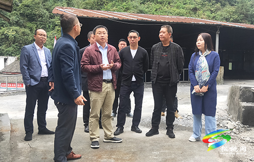 萬釬有一行到秀山縣考察學(xué)習(xí)錳污染治理工作