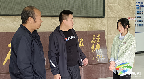 【我為群眾辦實事】松桃市場監(jiān)管局用心維權(quán)解民憂，消費者贈送錦旗致謝意