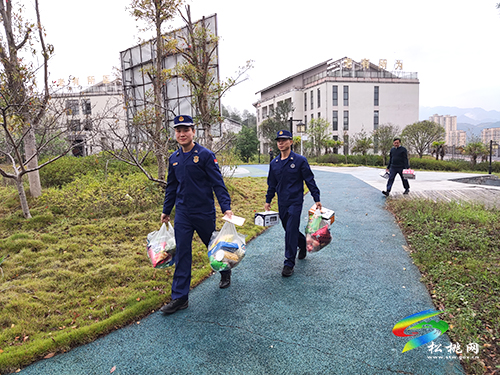 松桃消防“獻(xiàn)愛心，送溫暖”慰問轄區(qū)兒童福利院