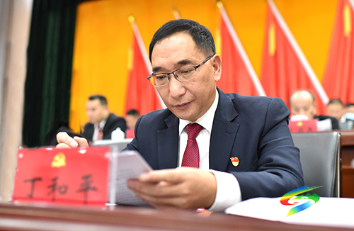 中國(guó)共產(chǎn)黨松桃苗族自治縣第十四次代表大會(huì)隆重召開(kāi)