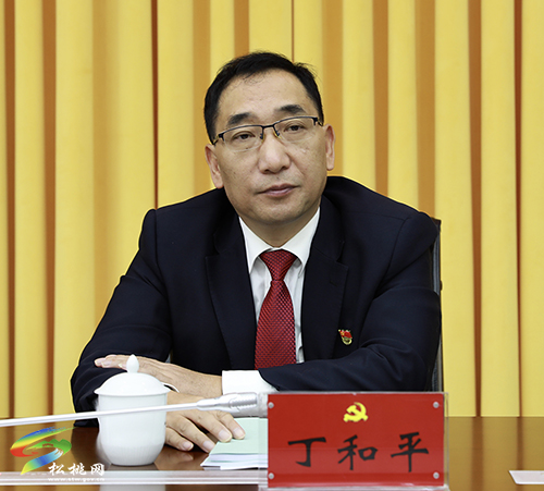 ​中國(guó)共產(chǎn)黨松桃苗族自治縣第十四次代表大會(huì)主席團(tuán)第二次會(huì)議召開