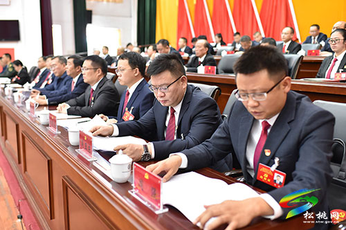 ​中國(guó)共產(chǎn)黨松桃苗族自治縣第十四次代表大會(huì)第二次全體會(huì)議召開(kāi)