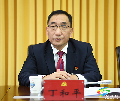 ​中國共產(chǎn)黨松桃苗族自治縣第十四次代表大會主席團(tuán)第三次會議召開
