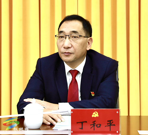 ​中國(guó)共產(chǎn)黨松桃苗族自治縣第十四次代表大會(huì)主席團(tuán)第五次會(huì)議召開