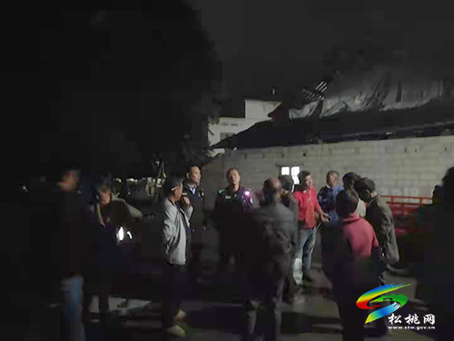 【我為群眾辦實(shí)事】民警細(xì)心調(diào)解化矛盾　群眾贈(zèng)送錦旗表謝意