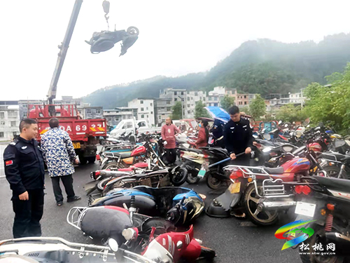 普覺(jué)鎮(zhèn)集中銷(xiāo)毀報(bào)廢摩托車(chē)