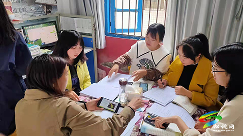 凝聚集體力量  打造智慧課堂--盤(pán)信鎮(zhèn)民族完小集體備課活動(dòng)
