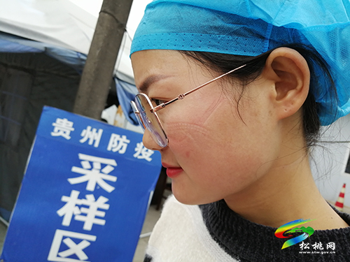 松桃人民醫(yī)院在銅仁鳳凰機(jī)場(chǎng)開(kāi)展疫情防控核酸檢測(cè)