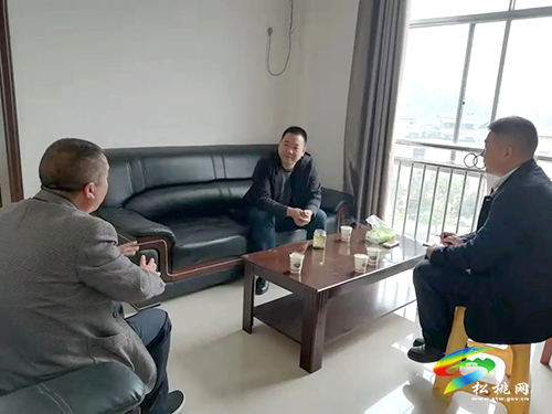 何支六到黃板鎮(zhèn)調(diào)研指導(dǎo)工作