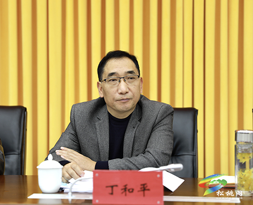 中共松桃苗族自治縣委理論學(xué)習(xí)中心組2021年10月份集中學(xué)習(xí)會議召開