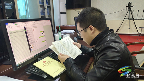 【奮斗百年路　啟航新征程】松桃編撰《中國(guó)共產(chǎn)黨在松桃一百年大事記》慶祝建黨百年