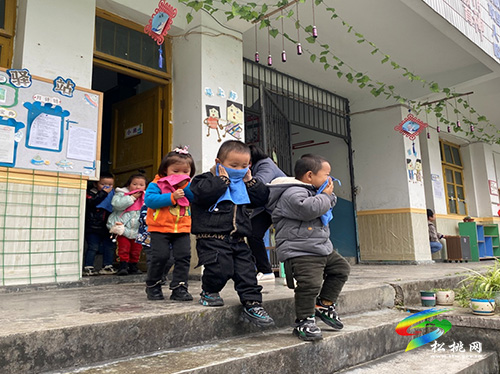 ​大路鎮(zhèn)第二幼兒園開展秋季學(xué)期消防應(yīng)急演練