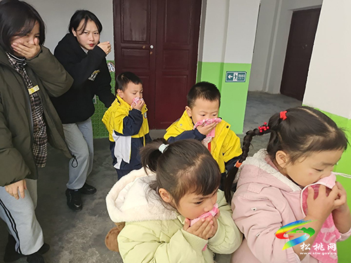 寨英幼兒園開展消防逃生演練活動(dòng)