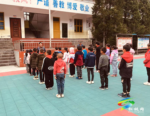 大路鎮(zhèn)耿溪小學開展應急逃生演練活動