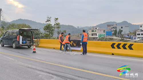 松桃公路管理段啟用新型材料 實(shí)現(xiàn)“兩升一降”