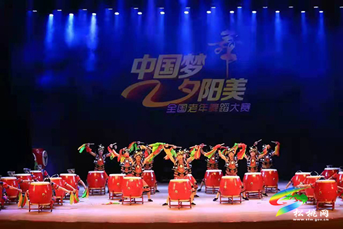 恰百年風(fēng)華‖ 貴州省松桃苗族自治縣老年體協(xié)金秋文藝隊(duì)《苗鼓聲聲》