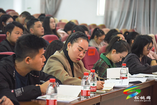 共青團(tuán)松桃縣委團(tuán)校舉行揭牌儀式暨2021年“青馬工程”培訓(xùn)班開(kāi)班典禮