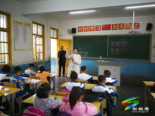 松桃教育局語委辦到大路鎮(zhèn)中小學(xué)、幼兒園開展申報(bào)縣級(jí)語言文字規(guī)范化示范校評(píng)估驗(yàn)收工作