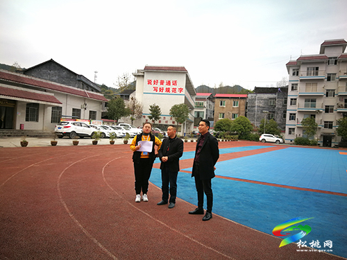 松桃教育局語委辦到大路鎮(zhèn)中小學(xué)、幼兒園開展申報(bào)縣級(jí)語言文字規(guī)范化示范校評(píng)估驗(yàn)收工作