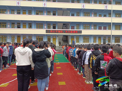 寨英鎮(zhèn)完小開(kāi)展冬季防火防一氧化碳中毒主題班會(huì)