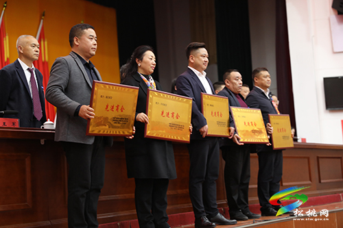 松桃苗族自治縣工商業(yè)聯(lián)合會（總商會）第十二次會員代表大會第三次全體會議勝利閉幕