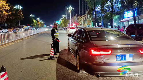 松桃交警大隊(duì)開展夜查酒駕統(tǒng)一行動